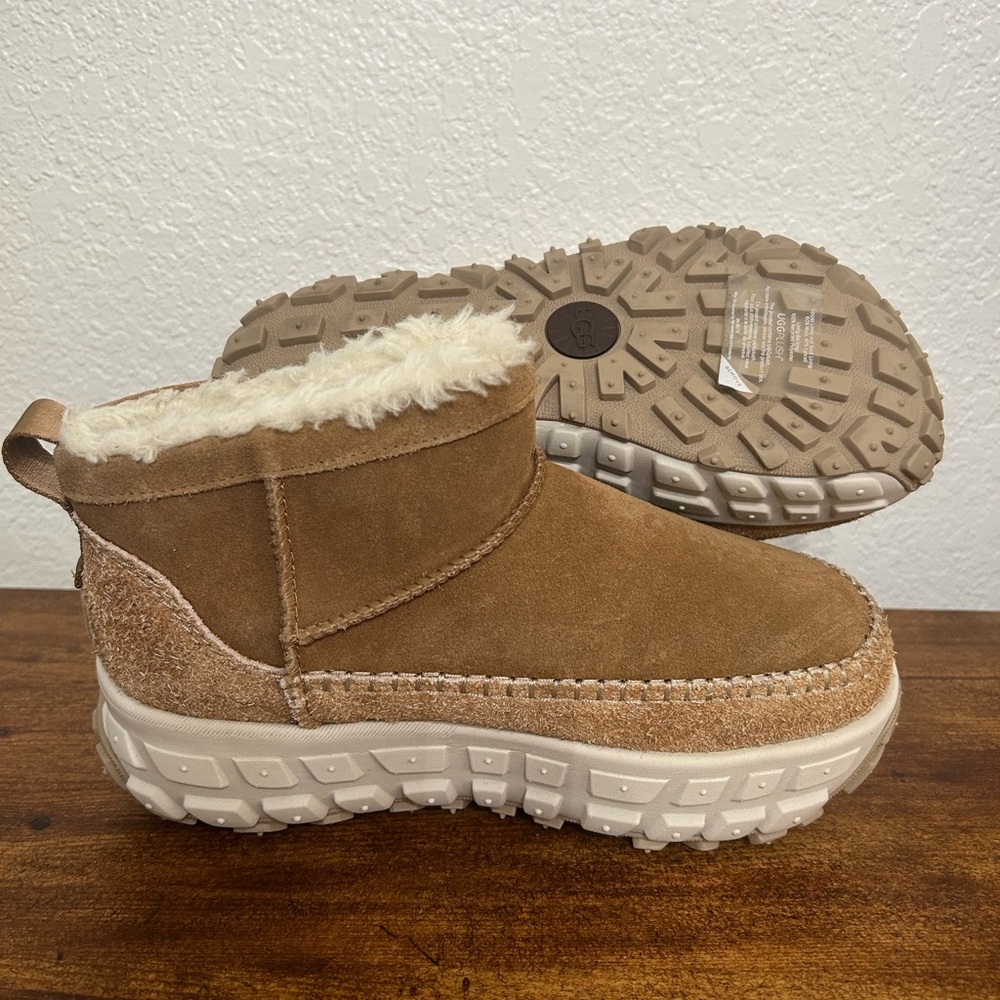 UGG® All-Gender Venture Daze Ultra Mini Boot - Chestnut. Size: Women 8-Men 7 - Picture 7 of 8